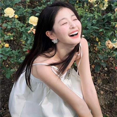 看她轻轻的飞起